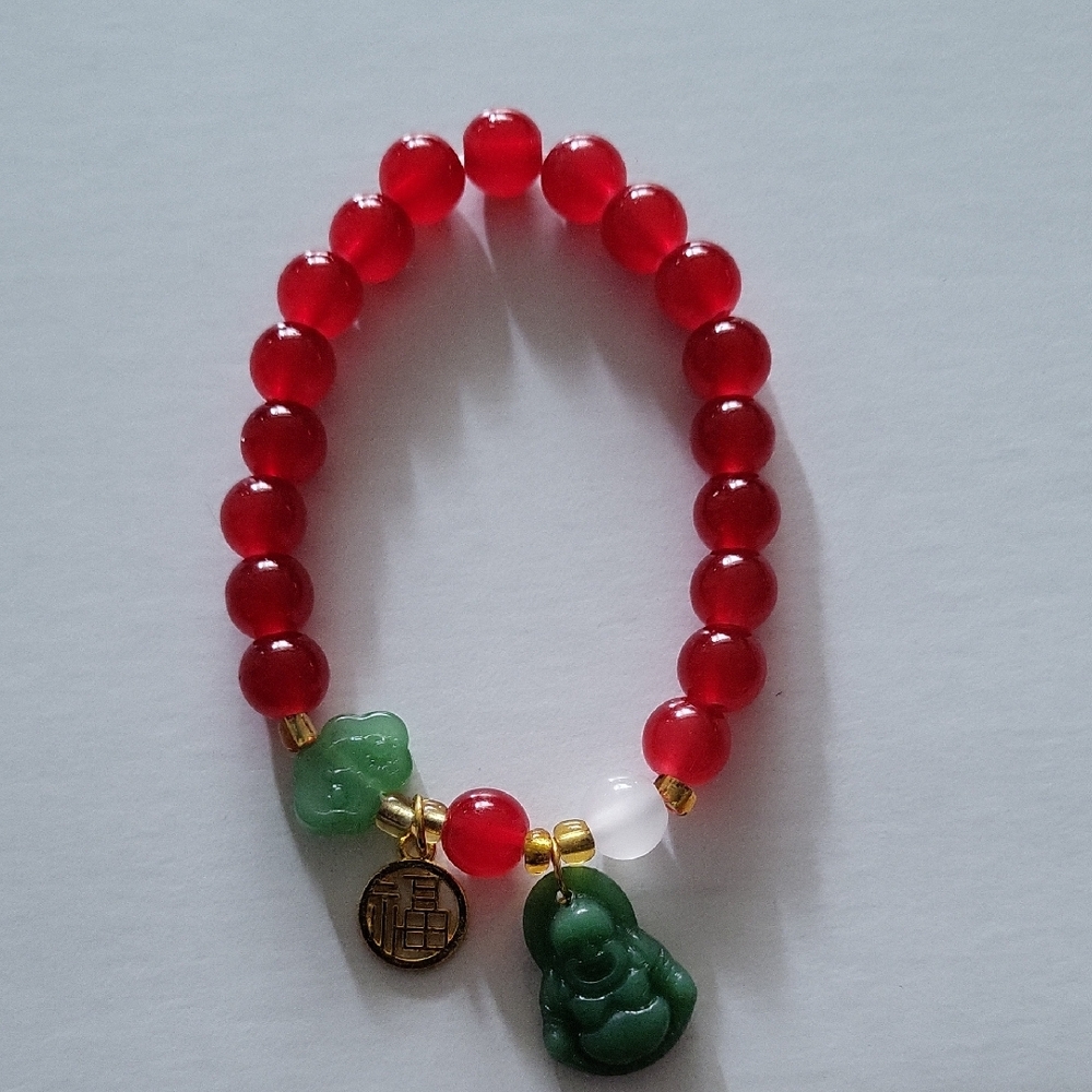 Elegant Red and Green Beaded Bracelet